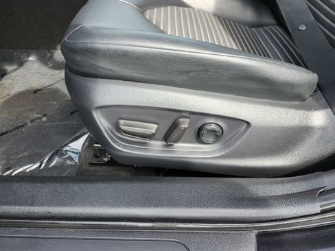 Used 2019 Toyota Camry SE image 24