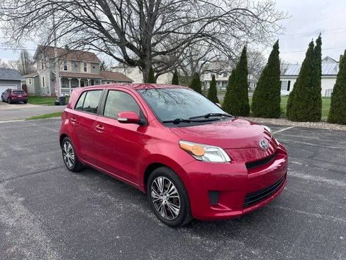 Used 2014 Scion xD image 3