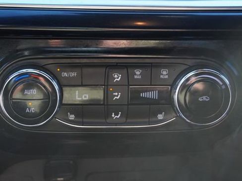 Used 2024 Chevrolet Trax RS w/ Sunroof Package FWD image 24
