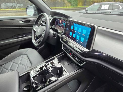 Used 2025 Volkswagen Atlas Cross Sport SE image 11