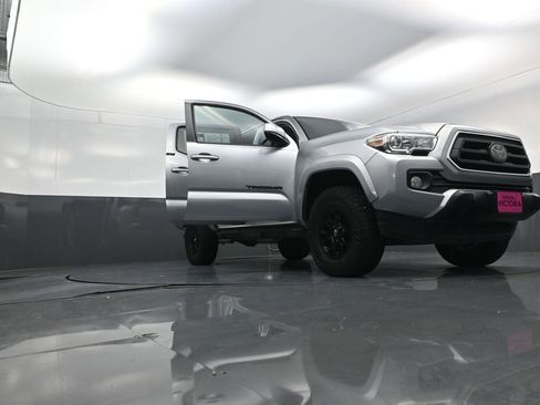 Used 2020 Toyota Tacoma SR5 RWD image 27