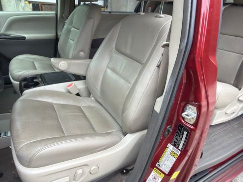 Used 2017 Toyota Sienna XLE Premium FWD image 20