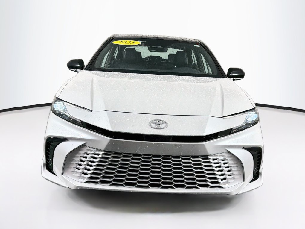 Used 2025 Toyota Camry XSE FWD image 2