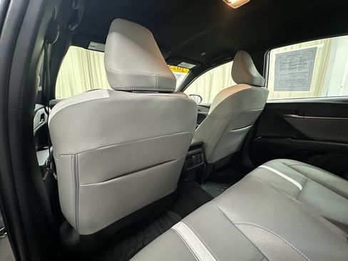 Used 2025 Toyota Camry SE image 21