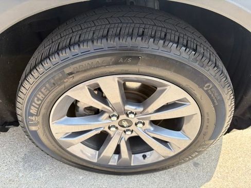 Used 2023 Ford Explorer XLT w/ Equipment Group 202A AWD/4WD image 19