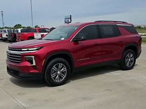 New 2026 Chevrolet Traverse LT w/ Driver Confidence Package AWD/4WD image 4