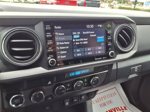 Used 2022 Toyota Tacoma TRD Off-Road AWD/4WD image 17