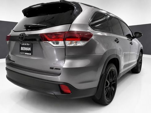 Used 2019 Toyota Highlander SE w/ Nightshade Edition AWD/4WD image 8