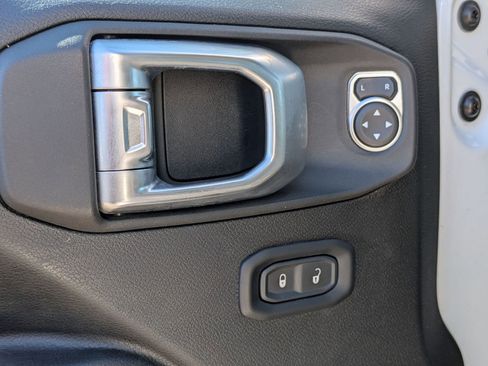 Used 2023 Jeep Gladiator Sport AWD/4WD image 13