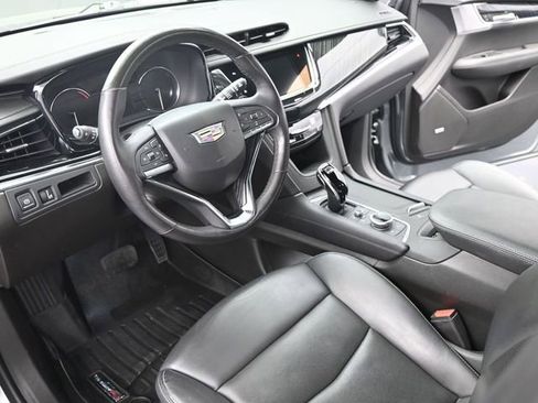 Used 2023 Cadillac XT6 Premium Luxury image 14