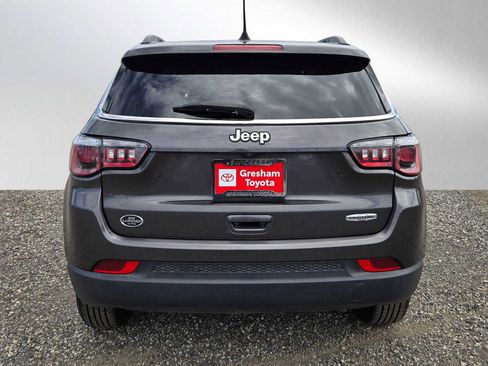 Used 2018 Jeep Compass Latitude w/ Popular Equipment Group FWD image 5