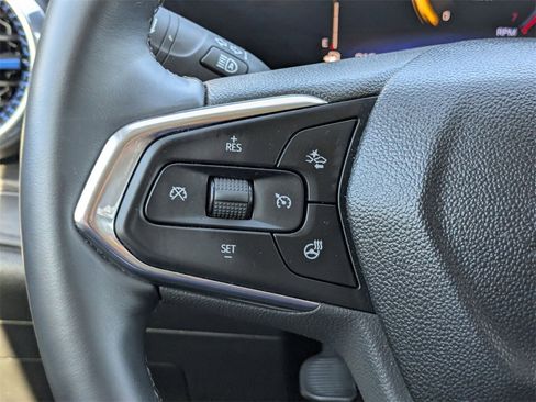 Used 2025 Chevrolet Trax LT w/ LT Convenience Package image 16