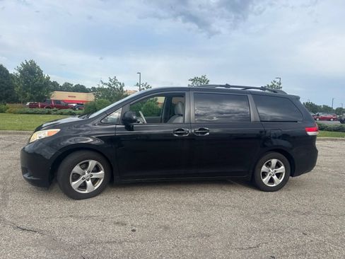 Used 2012 Toyota Sienna LE w/ Towing Pkg FWD image 4