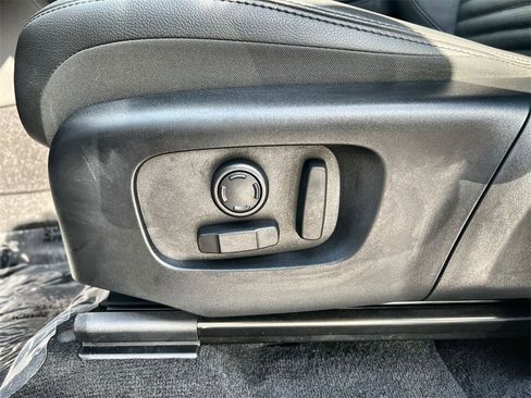 Used 2025 Land Rover Discovery Sport S image 20