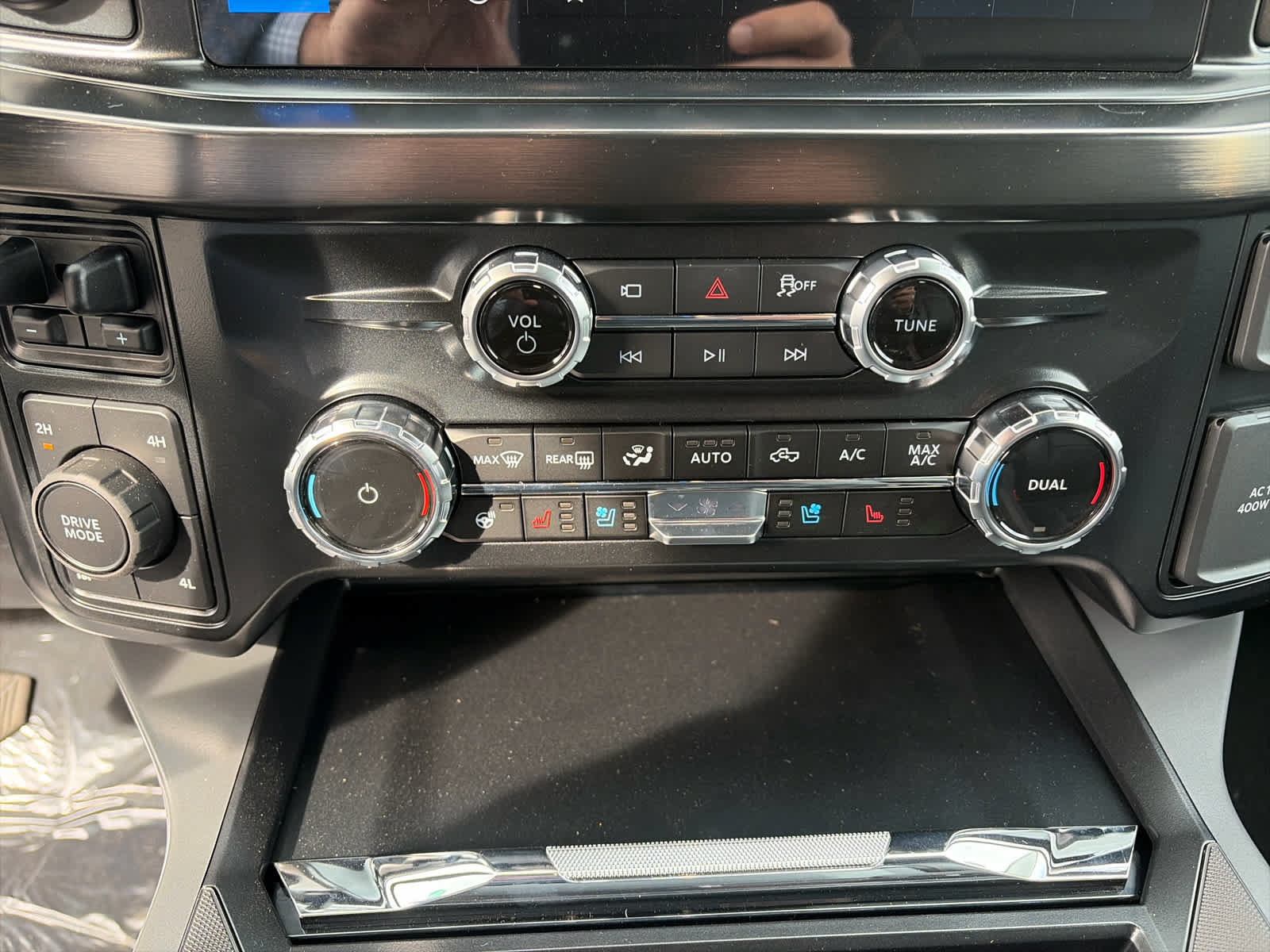 New 2027 Ford F350 Lariat w/ Lariat Ultimate Package AWD/4WD image 26