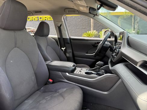 Used 2023 Toyota Highlander LE image 21