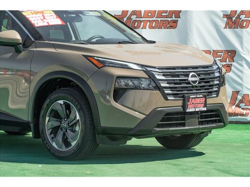 Used 2024 Nissan Rogue SV w/ SV Premium Package FWD image 42