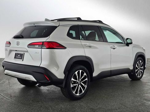 Used 2023 Toyota Corolla Cross XLE image 3