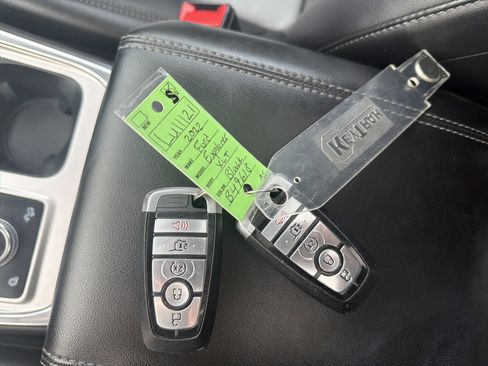 Used 2022 Ford Explorer XLT w/ Equipment Group 202A image 32