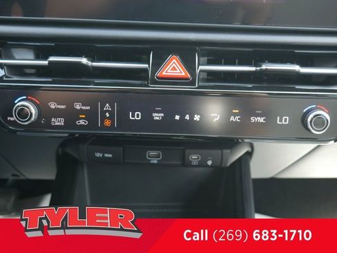 Used 2025 Kia Niro SX image 52