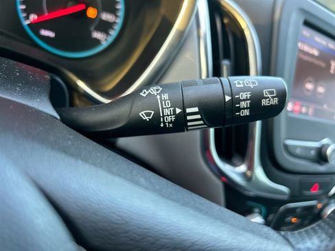 Used 2020 Chevrolet Equinox LS FWD image 17