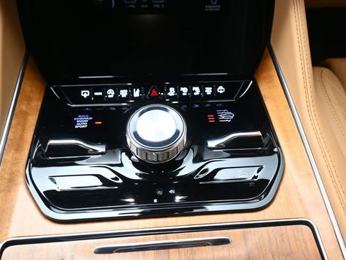 Used 2023 Jeep Grand Wagoneer Series III AWD/4WD image 4