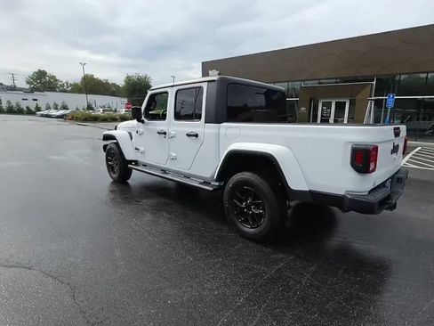 Used 2022 Jeep Gladiator Sport AWD/4WD image 4