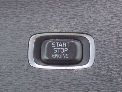 Used 2017 Volvo S60 T5 Inscription image 29