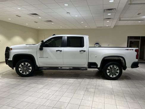 Used 2025 Chevrolet Silverado 2500 Custom w/ Custom Convenience Package AWD/4WD image 2