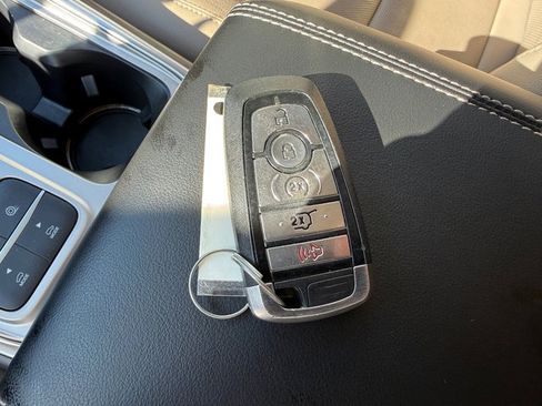 Used 2020 Ford Explorer Limited image 33