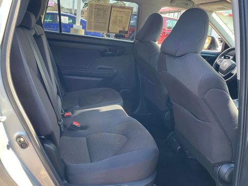 Used 2024 Toyota Highlander LE image 17