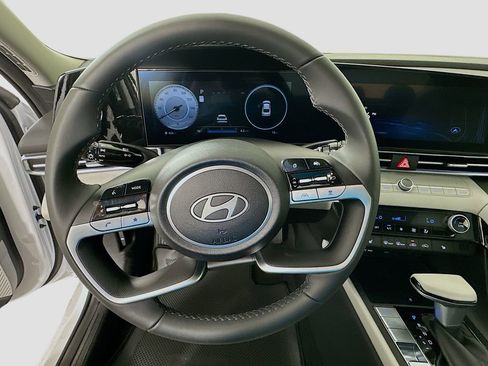 New 2025 Hyundai Elantra Limited image 10