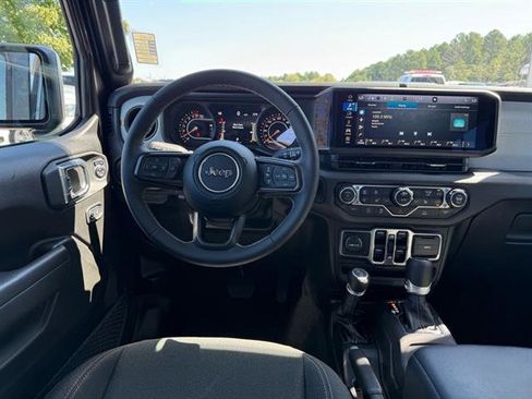 Certified 2025 Jeep Gladiator Sport image 10