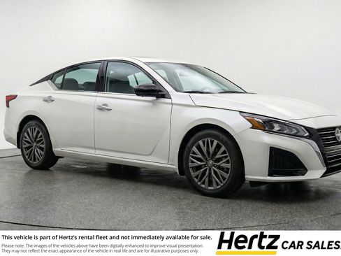 Used 2025 Nissan Altima 2.5 SV image 1