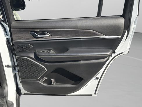 Used 2021 Jeep Grand Cherokee L Limited image 23