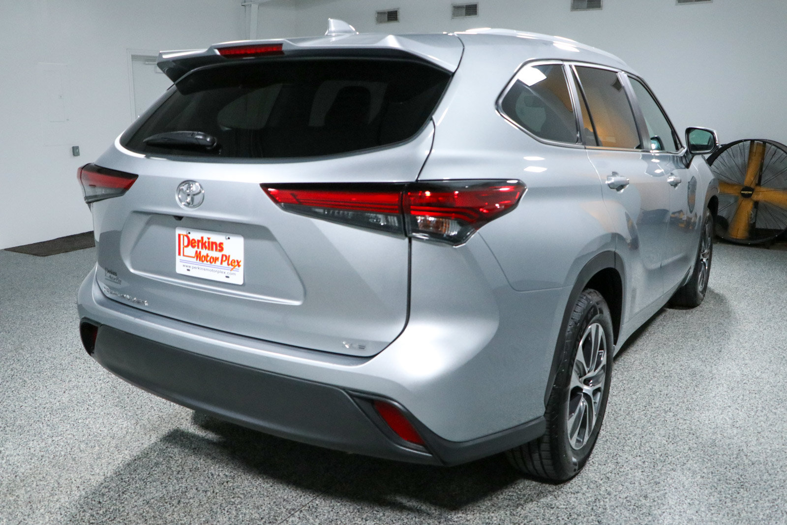 Used 2023 Toyota Highlander XLE FWD image 7