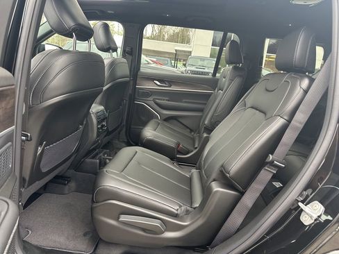 New 2026 Jeep Grand Cherokee L Limited w/ Limited Altitude Package AWD/4WD image 30