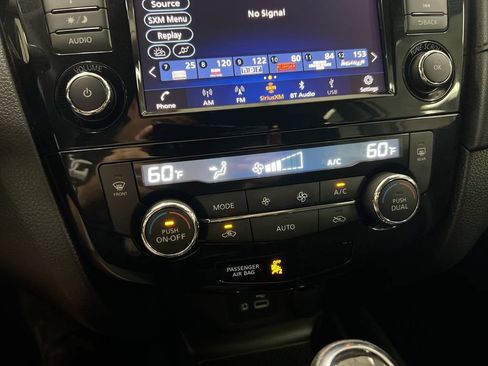 Used 2020 Nissan Rogue SV FWD image 16