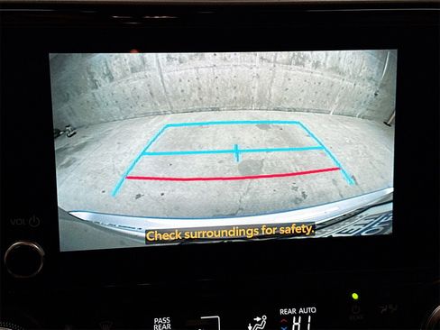 Used 2025 Toyota Highlander LE image 14