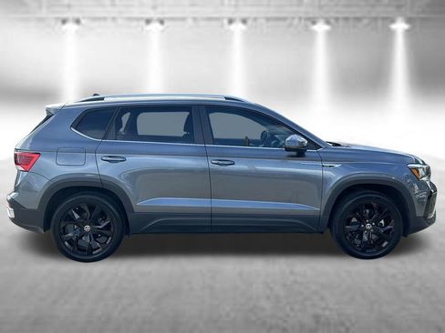 Certified 2022 Volkswagen Taos SE AWD/4WD image 7