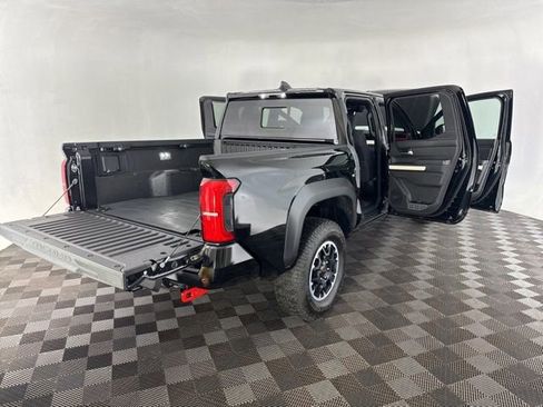 Used 2024 Toyota Tacoma TRD Off-Road w/ TRD Off Road Upgrade Package AWD/4WD image 17