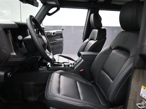 New 2026 Ford Bronco Badlands image 9