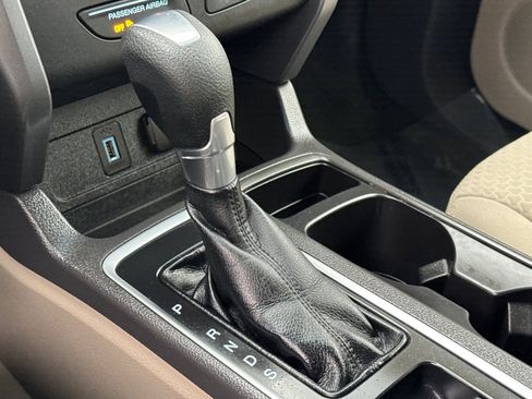 Used 2017 Ford Escape SE image 17