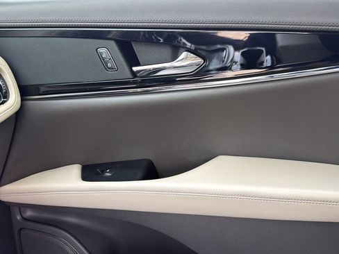 Used 2022 Lincoln Nautilus FWD w/ Premium Package image 23