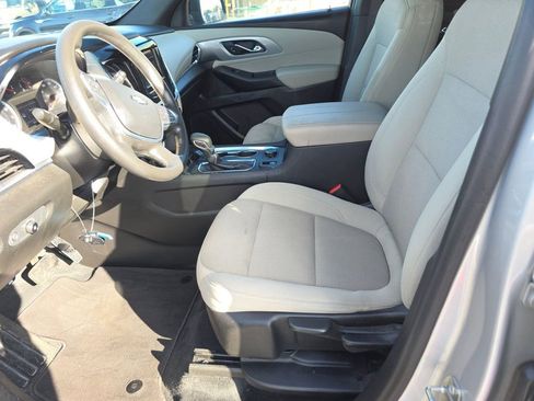Used 2022 Chevrolet Traverse LS image 6