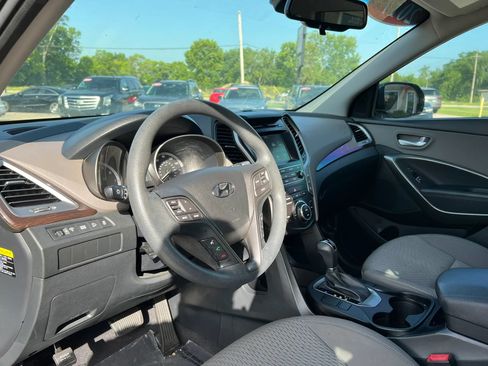 Used 2017 Hyundai Santa Fe SE FWD image 14