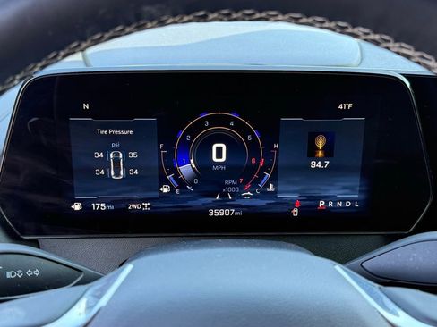 Used 2025 Chevrolet Traverse LT image 19