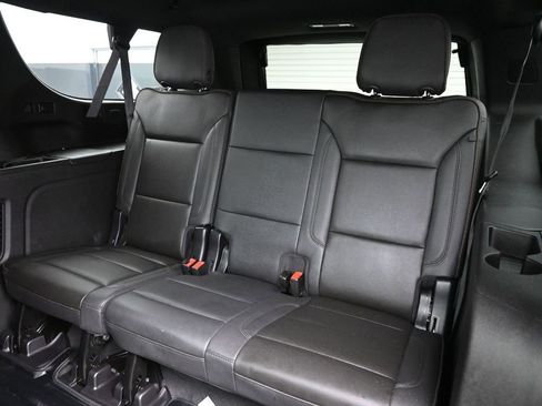 Used 2024 Chevrolet Suburban High Country AWD/4WD image 13
