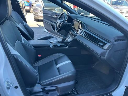 Used 2025 Toyota Camry SE w/ Convenience Package image 11