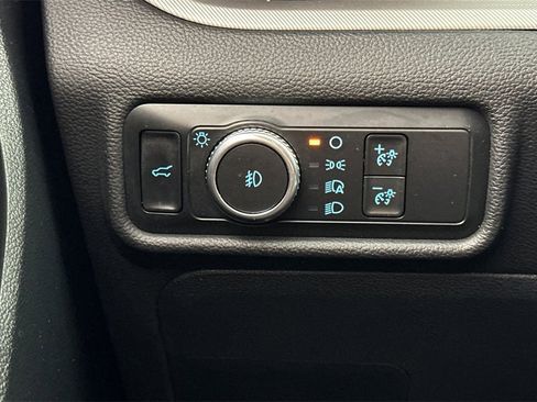 Used 2020 Ford Explorer XLT w/ Equipment Group 202A image 32